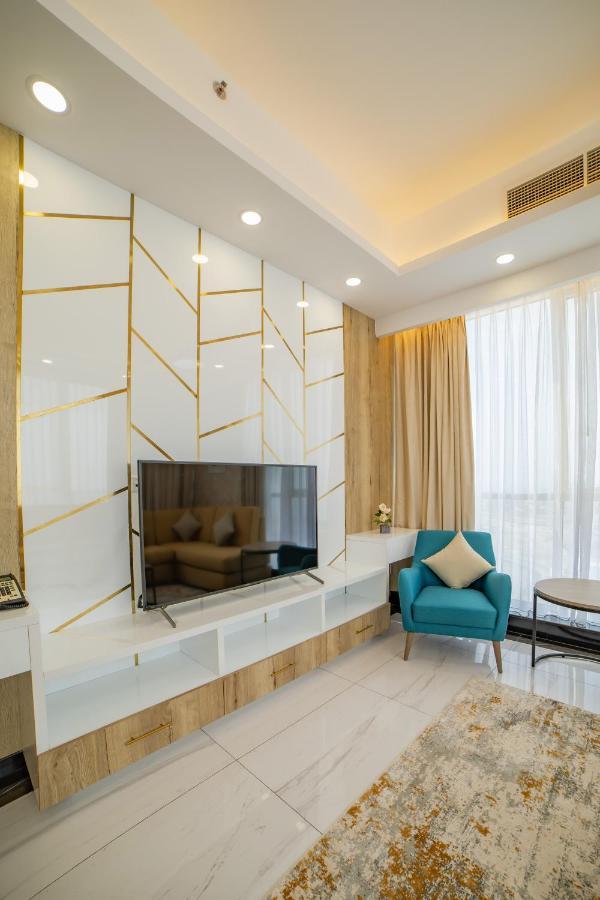 Platinum Coast Hotel Apartments Fujairah Ngoại thất bức ảnh A television set