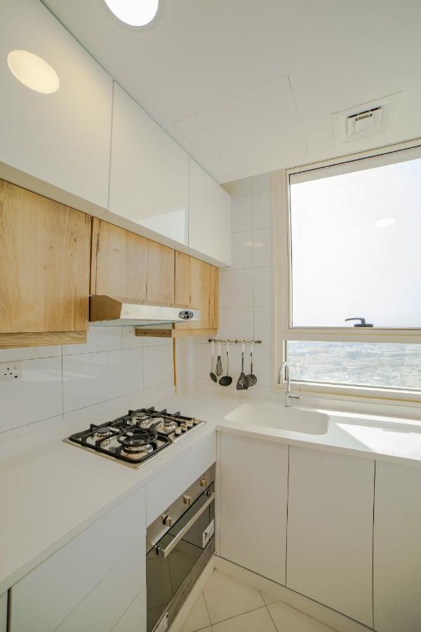 Platinum Coast Hotel Apartments Fujairah Ngoại thất bức ảnh A modern kitchen