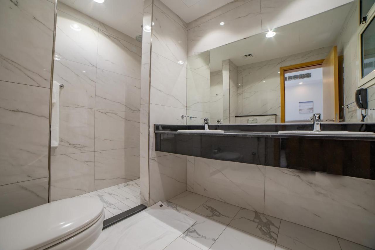Platinum Coast Hotel Apartments Fujairah Ngoại thất bức ảnh Bathroom