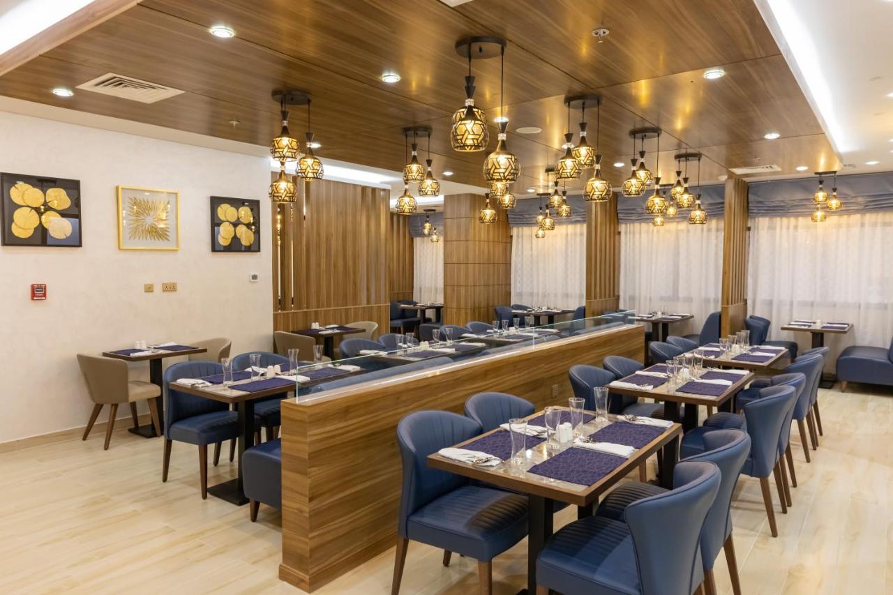 Platinum Coast Hotel Apartments Fujairah Ngoại thất bức ảnh The restaurant at the airport