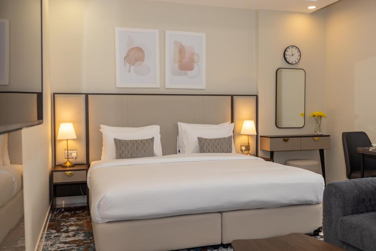 Platinum Coast Hotel Apartments Fujairah Ngoại thất bức ảnh A bedroom at the hotel