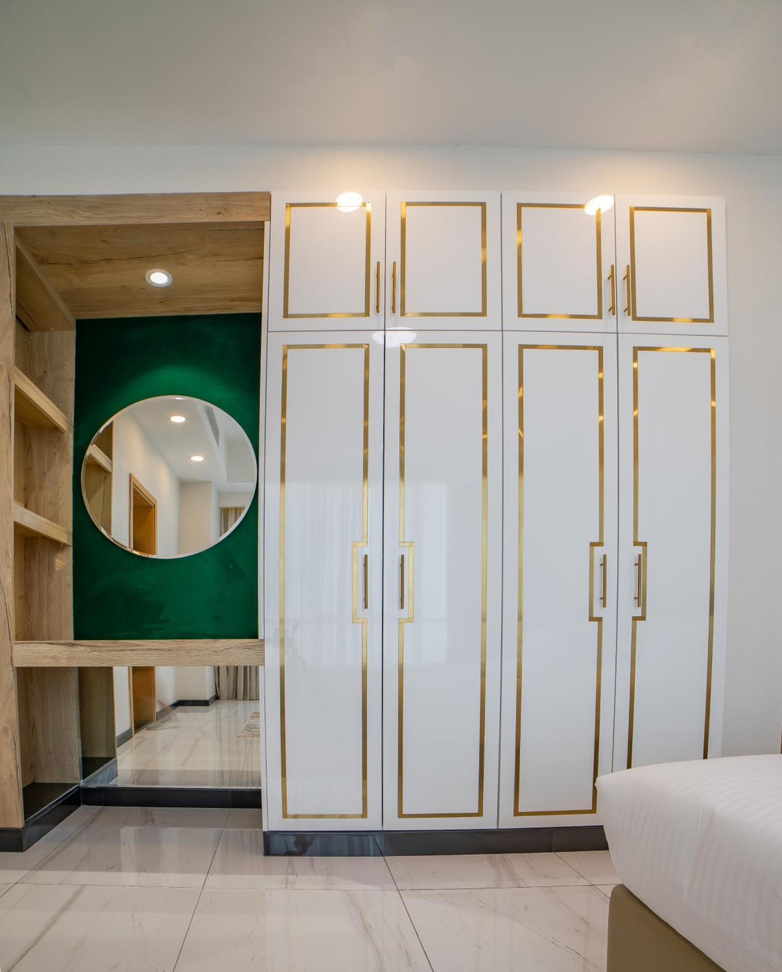 Platinum Coast Hotel Apartments Fujairah Phòng bức ảnh A wardrobe